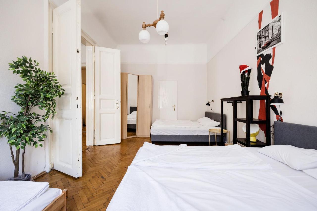 Downtown Circus Apartment Budapest Luaran gambar
